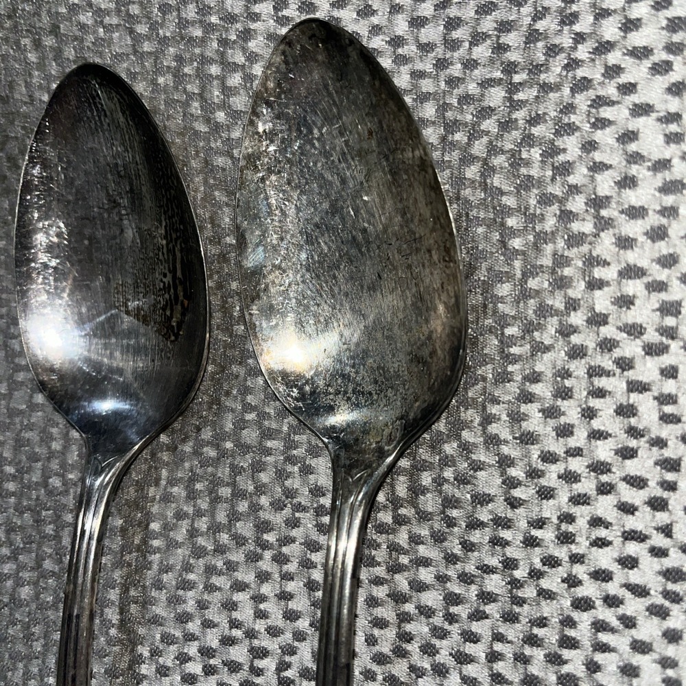 2 Oneida LYNNWOOD Silver-plate Serving Spoons Need Polished - Picture 4 of 11